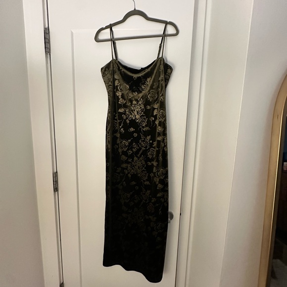 Reformation Dresses & Skirts - Reformation Elise Velvet Midi Dress - Green Khaki (Size L)